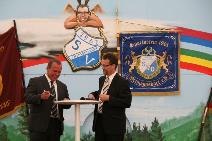 IMG_7877 - Übergabe des Generalschlüssels der Turnhalle an Vereinspräsident Frank Hasae